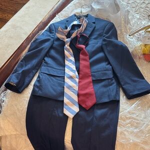 Classic Ralph Lauren  Blue Boys sz 8 Suit with Ties
